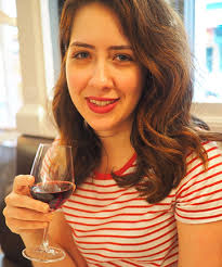 French women never overdo their look. 5 Best French Beauty Tips