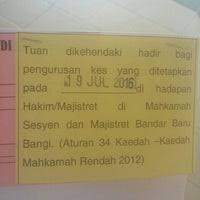 Mahkamah sesyen/majistret bandar baru bangi mula beroperasi pada tahun 2002 dan terdiri daripada sebuah mahkamah sesyen dan sebuah mahkamah majistret dengan 23 orang kakitangan termasuk pegawai dan kakitangan sokongan. Mahkamah Sesyen Majistret Bandar Baru Bangi 499 Visitantes