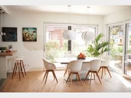 Helles Esszimmer Mit Dekorativen Lampen Und Stuhlen Fertighauser Hanse Haus Haus