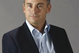 Un financier pour diriger l'offre et les achats