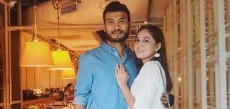 Menurut nelydia senrose mengakui ada beberapa babak lakonannya bersama sharnaaz yang agak keterlaluan. Nelydia Senrose Akui Kekasih Jutawan Hadiahkan Cincin Nafi Sudah Bertunang