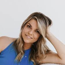 Heather Comeau's Instagram, Twitter & Facebook