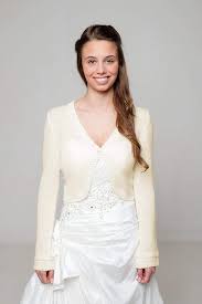 3 unterschiedliche onlinestores haben ihr gewünschtes produkt hochzeitskleid bolero ivory derzeit im angebot, darunter befinden sich amazon. Bolero Weiss Und Ivory Fur Boho Hochzeiten Aus Kaschmir Helena Beemohr