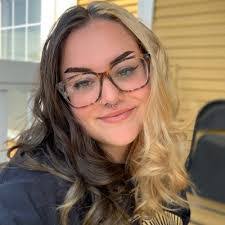 Julia Raffa's Instagram, Twitter & Facebook