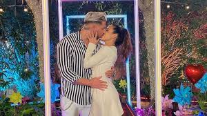 Finden zumindest stephanie, linda, mechele. Zum Finale Mike Und Elena Zuruck In Love Island Villa Promiflash De