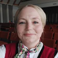 E det nån som mangla en husnøkkel?Fant den på torget i dag.Står Peugeot på  taggen.