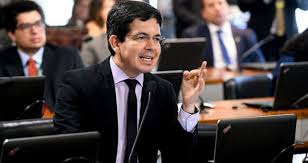 Líder da oposição no senado, eleito pela rede sustentabilidade do amapá. Prisao De Queiroz Repercute E Lider Da Minoria Pede Cassacao De Flavio Bolsonaro Money Times