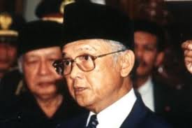 Selama bekerja di mbb jerman, bj habibie menyumbang beragam hasil penelitian dan sejumlah teori untuk ilmu pengetahuan dan teknologi di bidang pada tahun 1968, bj habibie mengundang sejumlah insinyur untuk bekerja di industri pesawat terbang jerman. Sangat Dihormati Jerman Inilah 4 Fakta Kedekatan Emosional Bj Habibie Idn Times Jabar