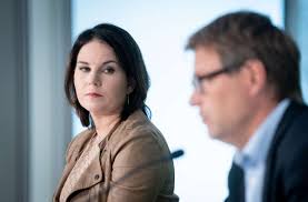 Heute geben die grünen bekannt, ob annalena baebock oder robert habeck ihr kanzlerkandidat ist. T W6 U1gz6lw M