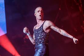 Raio-X de estilo: Damiano David se diverte com a moda gênero fluido