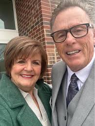 Why can't my mom's laptop connect to the new router?