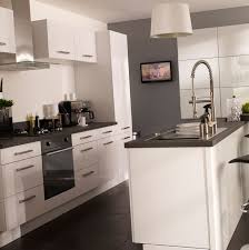 Castorama Cuisine Gossip Blanc Une Cuisine Qui N Est Pas Tres Chere Mais Qui Reste De Tres Bonne Factur Meuble Cuisine Amenagement Cuisine Cuisine Moderne