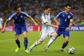 But that actually gave him an advantage, as he was faster and could pass other players easily, plus being a master with the ball certainly helped. The Sports Science Behind Lionel Messi S Amazing Dribbling Ability Bleacher Report Latest News Videos And Highlights