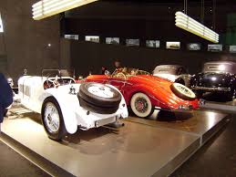 Two Gorgeous Cars I Love Them Both Exposiciones Museos Garages
