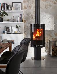 Ce Poele A Bois En Acier Noir Ultra Moderne Apportera Chaleur Et Confort Dans Votre Interieur On N Hesite Pas A Mel Poele A Bois Poele A Bois Castorama Bois