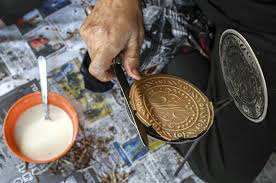 It is made with mainly rice flour that give it a. Kua Tidak Menang Tangan Siapkan Tempahan Kuih Kapit Utusan Borneo Online