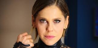 Amor à Vida": Expulsa da mansão, Edith ameaça fazer escândalo: "tenho uma  bomba"