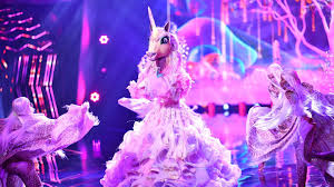 Der leopard gehört dabei zu den favoriten. Masked Singer Musically A Coffin And The Unicorn Goes Swimming