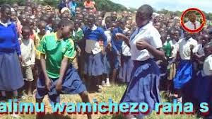 Baikoko la chura wa buza viuno chupi njee. Download Angalia Watoto Viuno Kama Feni Mbovu In Mp4 And 3gp Codedwap
