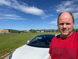 Martin frydenlund skåret forbundet via 1 firma. Vmcmnk3dddob4m