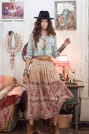 9 Yarkih Osobennostej Boho Ukrashenij Top 6 Modnyh Raznovidnostej Bogemnogo Stilya Bolee 100 Foto Idej Obrazov S Ukrasheniyami Boho V 2020 G Modnye Obrazy Boho Hippi Stil