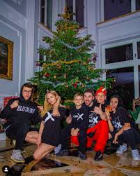 Która jest członkiem teamu x ostatnimi czasy przebywa w swoim rodzinnym domu, jak sama mówiła nie chce na razie wracać do domu x z powodu złej atmosfery tam. Lexy Chaplin Odeszla Z Team X Co Dalej Kozaczek