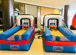 Contamos con gran variedad de juegos para todas las edades, niños y adultos y para todo tipo de fiestas y eventos. Alquiler De Atracciones Hinchables Karts Toro Mecanico Futbolin Humano Camas Elasticas Etc
