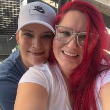 This is a great family and Summer Henry-Knott is amazing hair stylist.  Please help if you can. if you need your hair done, I can't get to you. I  trust her with