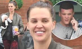 Danielle Lloyd goes make-up free