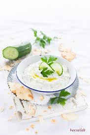 Rezept Fur Tzatziki Griechischer Quark Dip Ganz Einfach Rezept Tzatziki Rezept Rezepte Tzatziki
