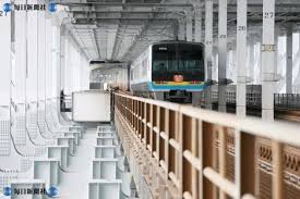北備讃瀬戸大橋 （きたびさんせとおおはし）は、 瀬戸大橋 海峡部の内、南から2番目にある 橋 。 南側の南備讃瀬戸大橋と2連の吊橋を構成し、橋桁下は 備讃瀬戸北航路 となっている。 å†™çœŸç‰¹é›†74 185 æ¯Žæ—¥æ–°èž