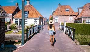 Von porzellan bis steingut liefern wir ihnen attraktives design. Friesland Hauptstadt Leeuwarden Die Friesischen Seen Und Andere Reiseziele Holland Com