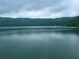 Se va construi la bicaz un baraj alături de o hidrocentrală care va purta numele liderului comunist vladimir ilici lenin. Datei Baraj Bicaz Vedere Spre Lacul Izvoul Muntelui Jpg Wikipedia