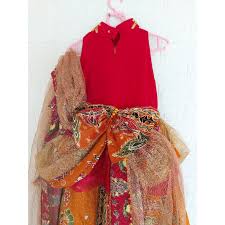 Bagi anda yang sedang hunting model dress batik modern berkualitas, anda bisa menemukan baju batik berkualitas dengan koleksi terlengkap dan termurah di elevenia.co.id. Preloved Gaun Batik Kalteng Shopee Indonesia