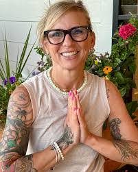 Heather Hooten's Instagram, Twitter & Facebook