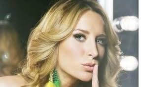 Geraldine bazán celebró sus 38 años de edad con una fiesta destrozan a geraldine bazán por hacer una fiesta la decoración estuvo llena de luces y deliciosa comida, pues los invitados podían disfrutar de una rica pizza y unos chilaquiles , pero lo que causó todo un revuelo es que ninguno utilizó cubrebocas a pesar de que la fiesta fue al. Geraldine Bazan En Banador Muy Guapa Y Mas Joven Que Irina