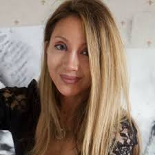 Anna Mazzotta's Instagram, Twitter & Facebook