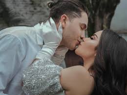 La vida de ambos ha pasado por muchos escándalos que han logrado afectar su. Kimberly Loaiza Y Juan De Dios Pantoja Responden A Criticas Por Su Boda Noticias De Hoy Puebla Contraparte Periodismo En Equilibrio