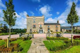 21 Fairy Tale Castle Wedding Venues In Ireland Weddingsonline Ireland Wedding Venues Castle Wedding Venue Castle Wedding