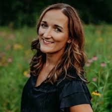 This woman right here is pretty freaking awesome. After all, I wouldn't be  who I am if it wasn't for my mom. So in honor of her birthday, here are 5  Pearls