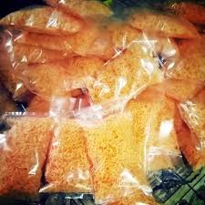Assalamu'alaikum sahabat uli's kitchen mau bikin cemilan buat lebaran,tapi bingung dengan cemilan yg itu itu aja. Cemilan Gurih Bihun Kresss Bisa Kiloan Bisa Ecer Seribuan Shopee Indonesia