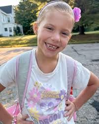 Today, we enjoyed a lovely 3 mile hike with my best friend Melissa and her  kids, Eric and Mya. We capped off the day at Grandma Gail's house with some  pool time,