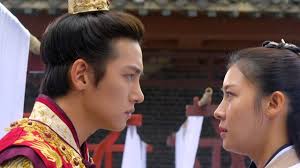 They had the same jewelry like necklace and sunglasses which hinted some people that they might be in a romantic relationship. From Oh Ji Eun To Nam Ji Hyun Which Actress Has The Best Chemistry With Ji Chang Wook Channel K