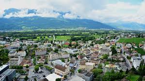 De hoofdstad vaduz is een belangrijk centrum van internationale handel en bankieren. Liechtenstein Setzt Auf Biometrische Armbander Im Kampf Gegen Corona Netzwoche