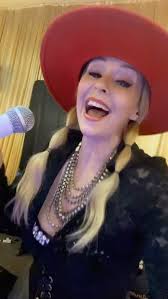 Happy birthday Mariah 🦋💓🎤 Thank you for your music, your inspiration and  the magic you bring this world with it all Queen. Blessings up! One love.  Always! Lady Daye 💓 #birthdaygirl #fly #