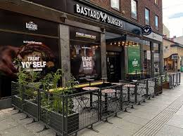 Räddningstjänsten uppmanar folk att hålla sig inomhus och stänga. Vujzc8seac1uum