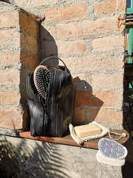 fahrradfreunde aufgepasst im dritten turchen liegt dieser schicke kulturbeutel von tjuub upcycling hergestellt aus ei fahrradschlauch upcycling fahrradreifen