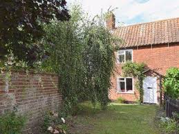 Holly Tree Cottage Friston Featuring A Garden Holly Tree Cottage Is A Holiday Home Located In Friston In The Suffolk Region The Prope Holly Tree Cottage Tree