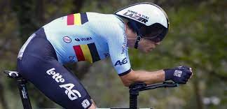 Wout van aert (26) en remco evenepoel (21) zitten in de laatste rechte lijn richting de olympische tijdrit van woensdag. P Nm5f Rohytsm