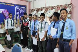 Kajian ini menggunakan kaedah kajian kes secara kualitatif dengan menganalisis tiga orang tokoh akademik iaitu profesor ulung tan sri dr. Sma Dato Hj Tan Ahmad Keputusan Pt3 2016